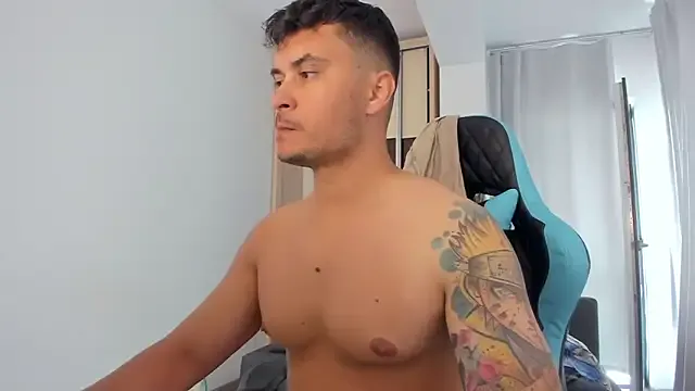 roouse – webcam model profile photo Image 6