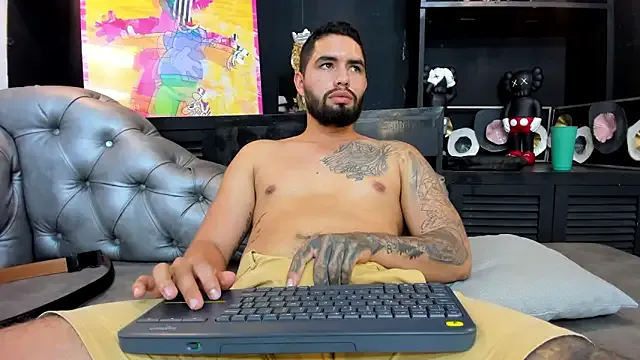  – webcam model profile photo Image 7