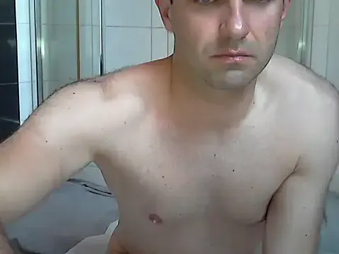 MOEMOE-Q – webcam model profile photo Image 5