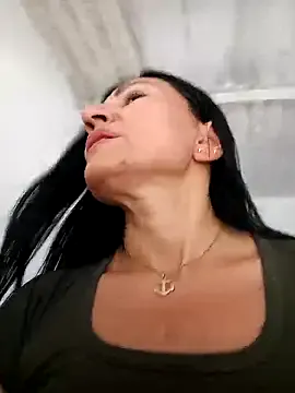 HillaryLewis – webcam model profile photo Image 3