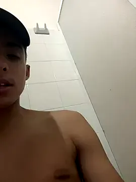 roouse – webcam model profile photo Image 4
