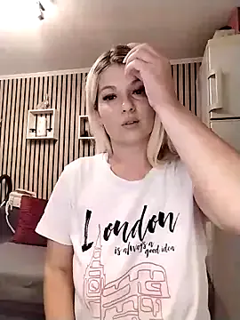 roouse – webcam model profile photo Image 10