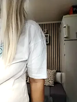 roouse – webcam model profile photo Image 13