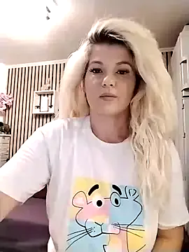 roouse – webcam model profile photo Image 4