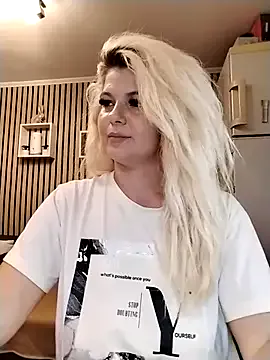 roouse – webcam model profile photo Image 5