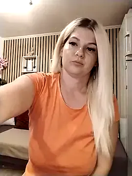 roouse – webcam model profile photo Image 6