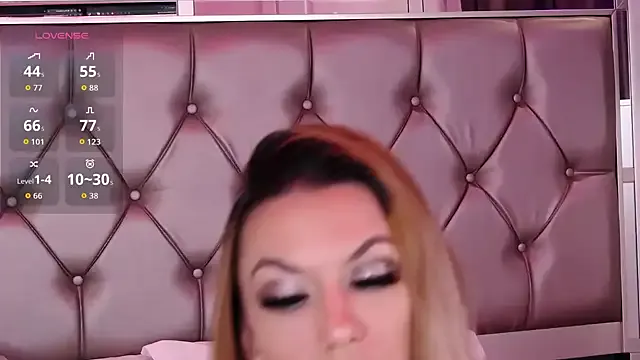 zui_lu – webcam model profile photo Image 9