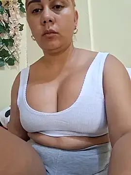 roouse – webcam model profile photo Image 3
