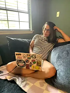 _Alicee_1 – webcam model profile photo Image 11