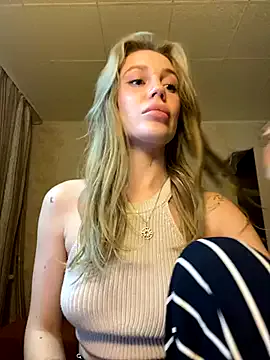 IvettePrice – webcam model profile photo Image 9