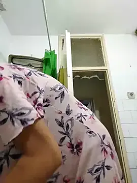 Yui-Ch – webcam model profile photo Image 3