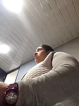 Karoll – webcam model profile photo Image 15