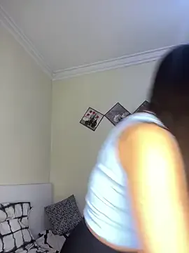 maataaan – webcam model profile photo Image 3