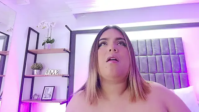 Yui-Ch – webcam model profile photo Image 2