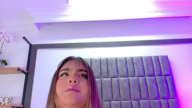 Yui-Ch – webcam model profile photo Image 6