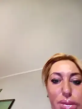 roouse – webcam model profile photo Image 10