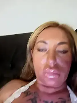 roouse – webcam model profile photo Image 12