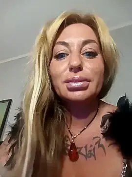 roouse – webcam model profile photo Image 16