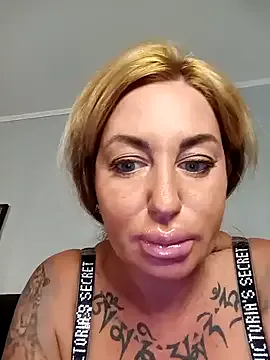 roouse – webcam model profile photo Image 8