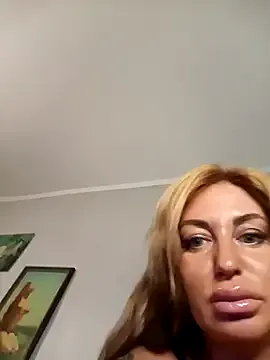 roouse – webcam model profile photo Image 9