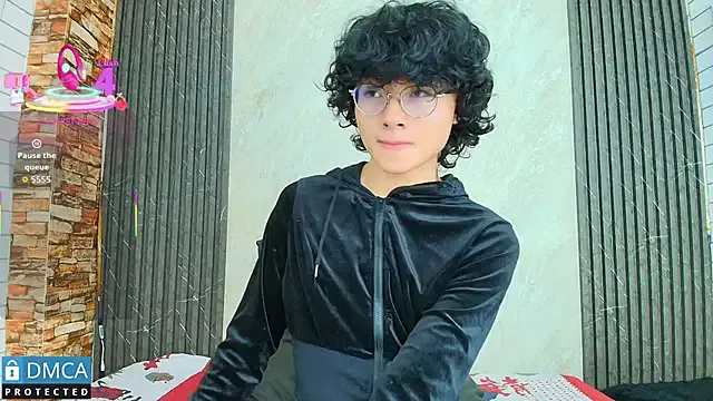  – webcam model profile photo Image 11