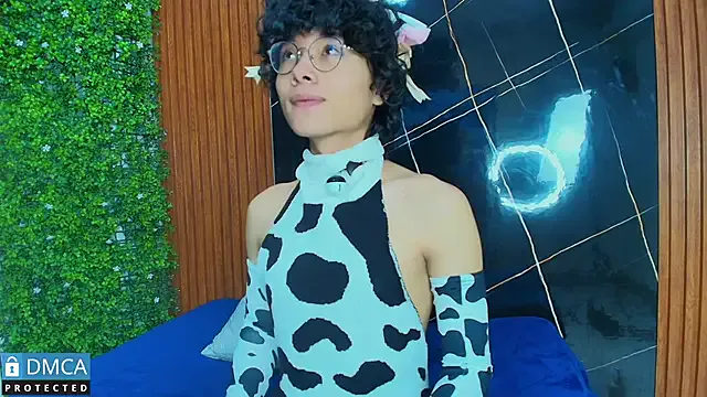  – webcam model profile photo Image 5
