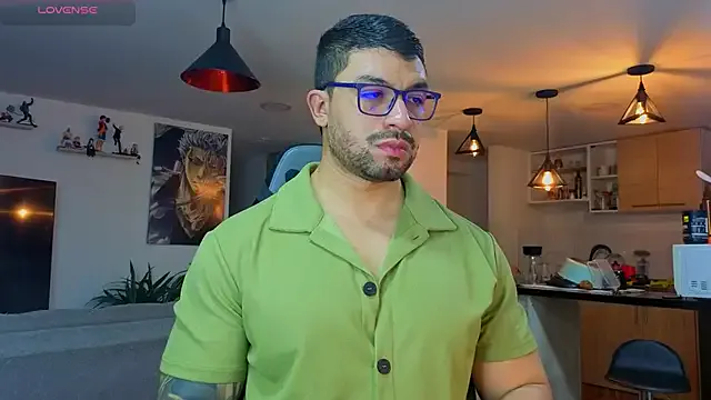 zui_lu – webcam model profile photo Image 6