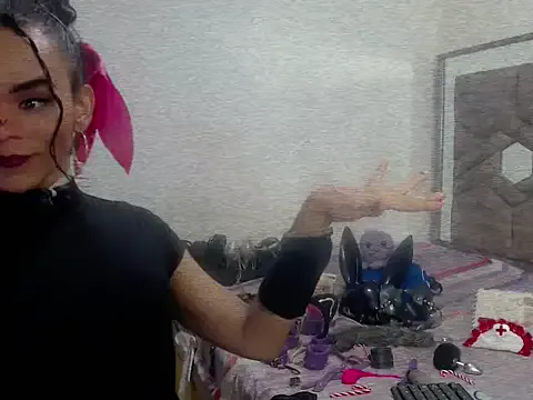 GiselleParton – webcam model profile photo Image 6