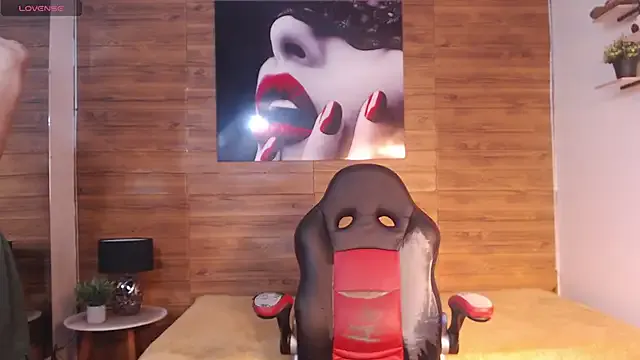 YU-KI00 – webcam model profile photo Image 13