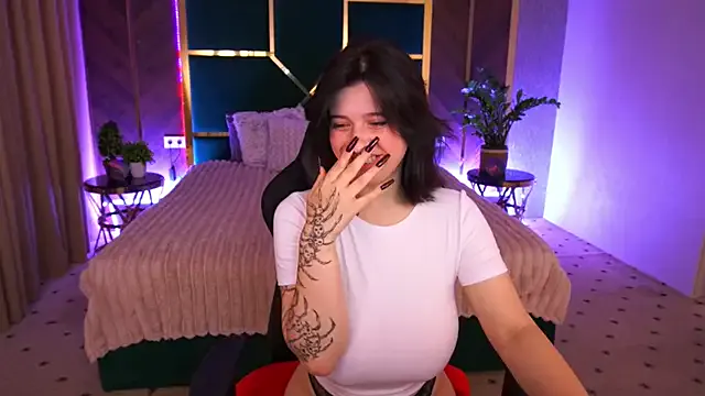 roouse – webcam model profile photo Image 12