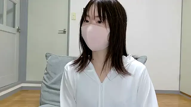 roouse – webcam model profile photo Image 19