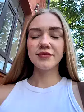 Big_ayu_ – webcam model profile photo Image 3