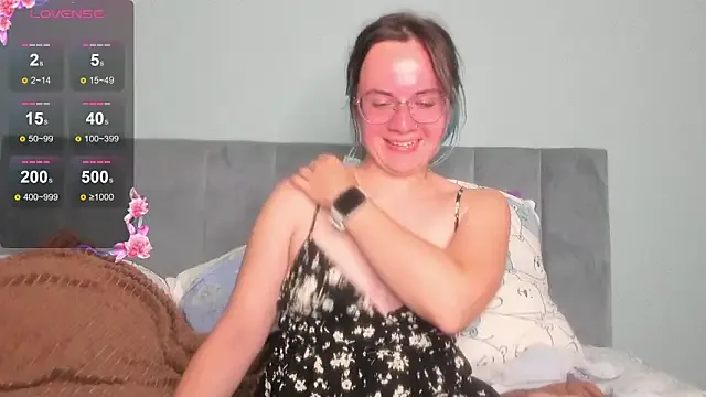 roouse – webcam model profile photo Image 5