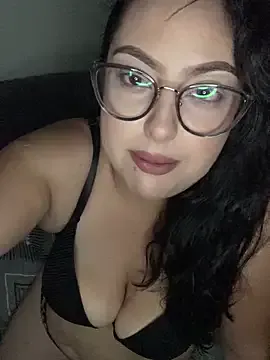 roouse – webcam model profile photo Image 4