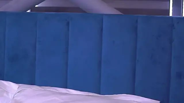 roouse – webcam model profile photo Image 16