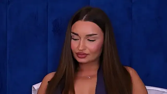 roouse – webcam model profile photo Image 9