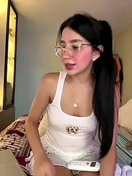 zui_lu – webcam model profile photo Image 5