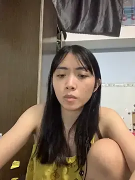 Skyller – webcam model profile photo Image 11