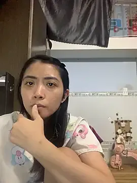 Skyller – webcam model profile photo Image 14