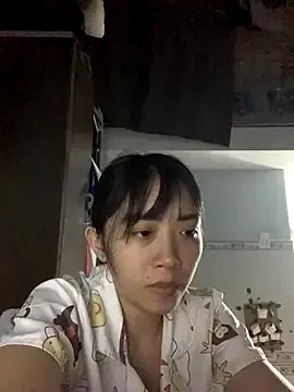 Skyller – webcam model profile photo Image 2