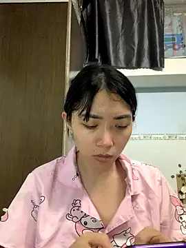 Skyller – webcam model profile photo Image 5