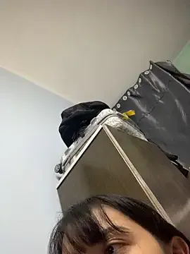 Skyller – webcam model profile photo Image 6