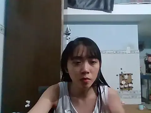 Skyller – webcam model profile photo Image 8