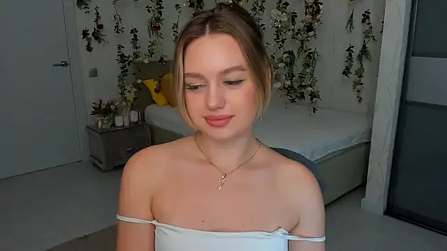 Yui-Ch – webcam model profile photo Image 11