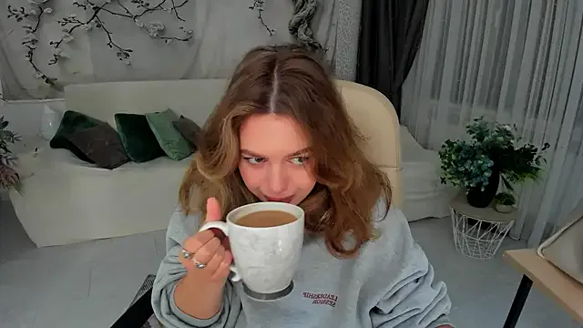 Yui-Ch – webcam model profile photo Image 15