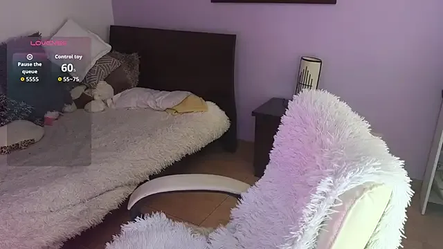 LT-333 – webcam model profile photo Image 15