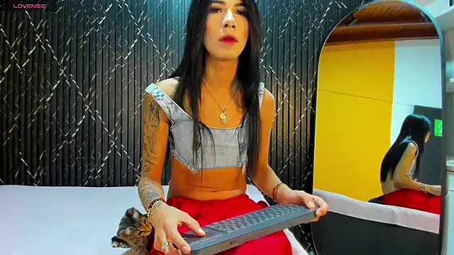  – webcam model profile photo Image 6