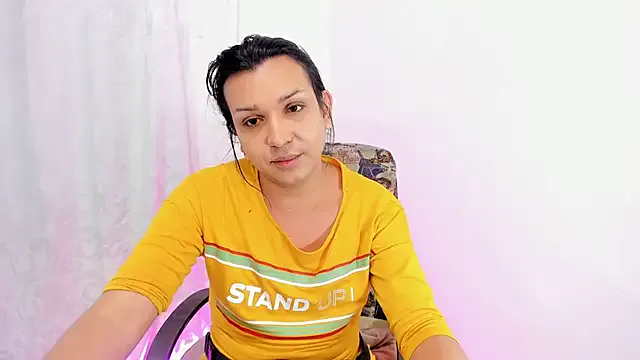 roouse – webcam model profile photo Image 4