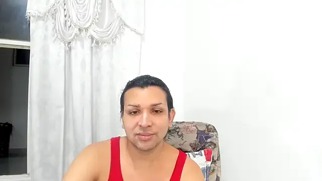 roouse – webcam model profile photo Image 6