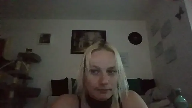 oxo_yuna_oxo – webcam model profile photo Image 2